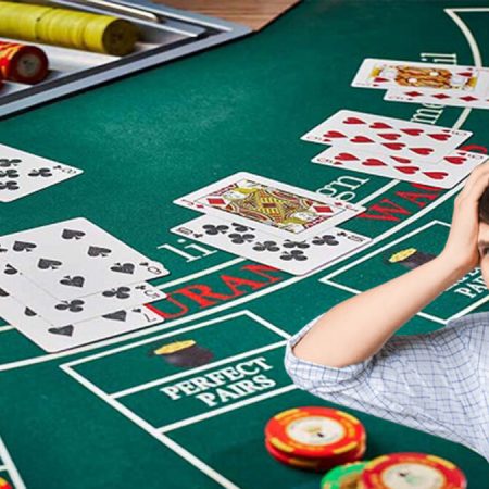 7 Things to Never Say or Do At a Blackjack Table￼